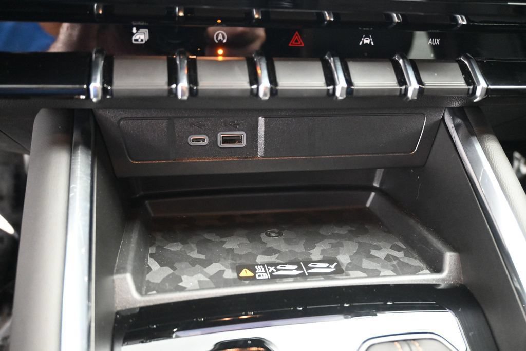 Used 2025 GMC Canyon AT4 w/ Nightfall Edition AWD/4WD image 31