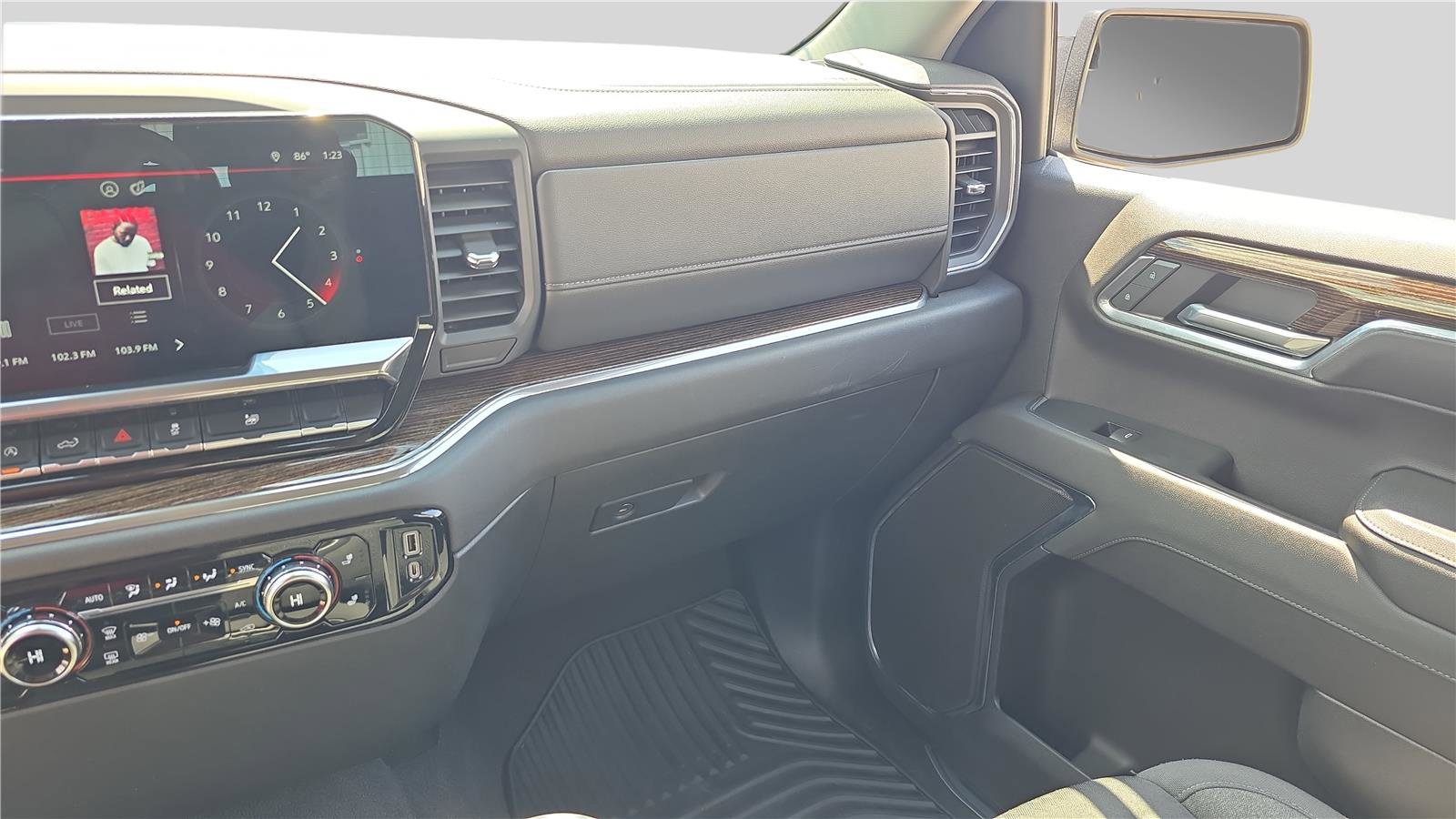 Used 2023 GMC Sierra 1500 SLE AWD/4WD image 24