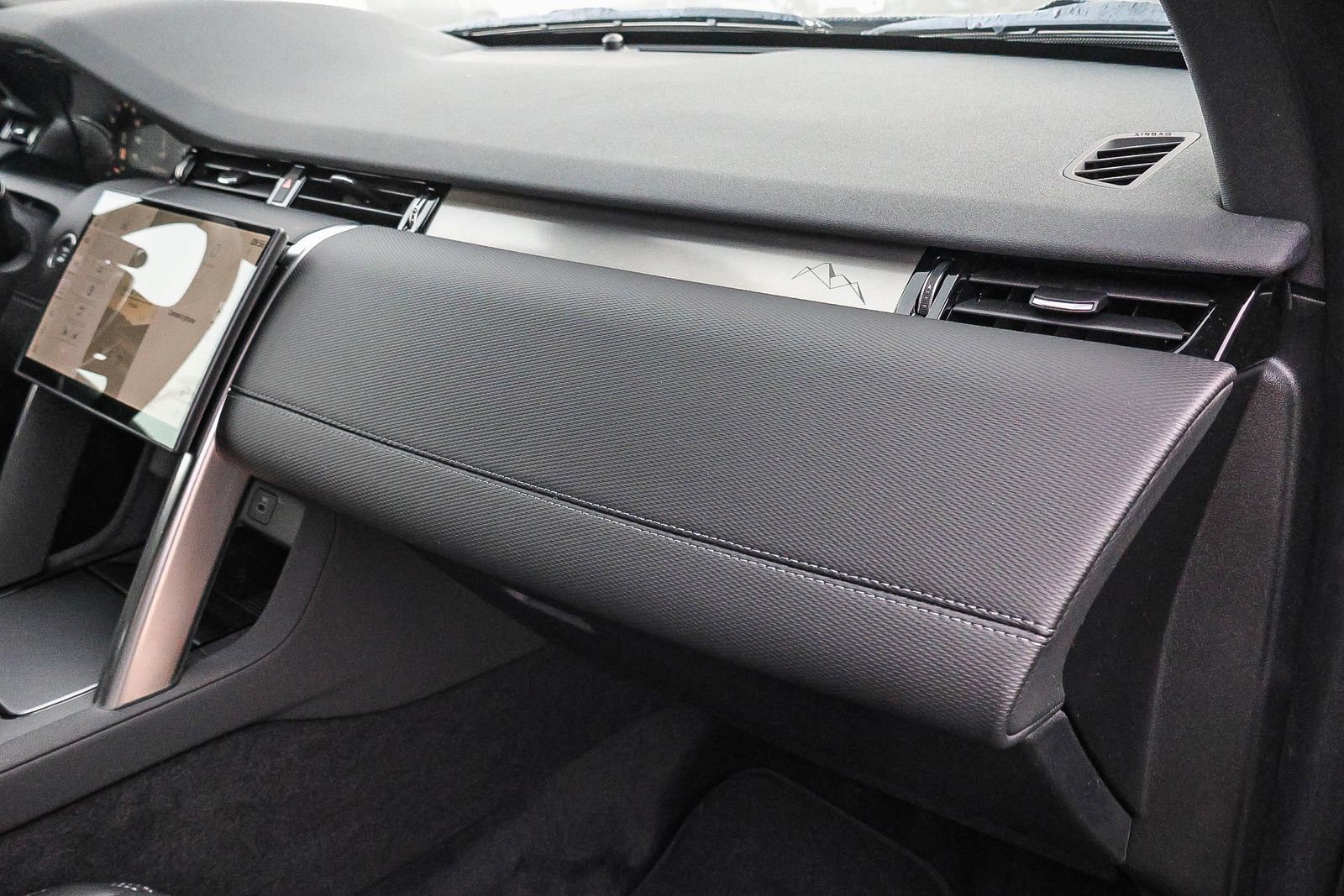 New 2026 Land Rover Discovery Sport Landmark image 18