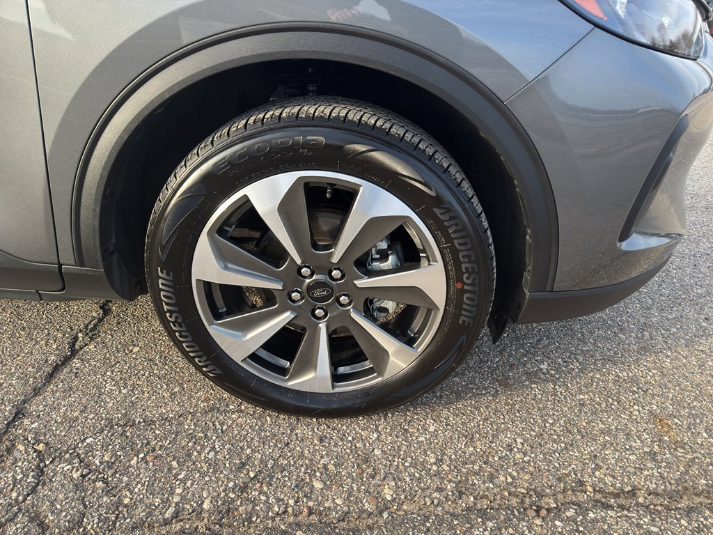 Used 2025 Ford Escape Platinum image 12