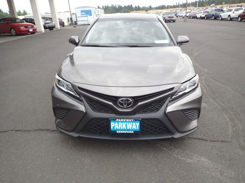 Used 2018 Toyota Camry SE w/ Moonroof Package FWD image 8