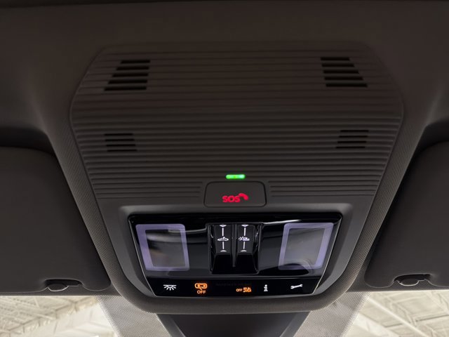 Certified 2026 Volkswagen Atlas Peak Edition AWD/4WD image 34