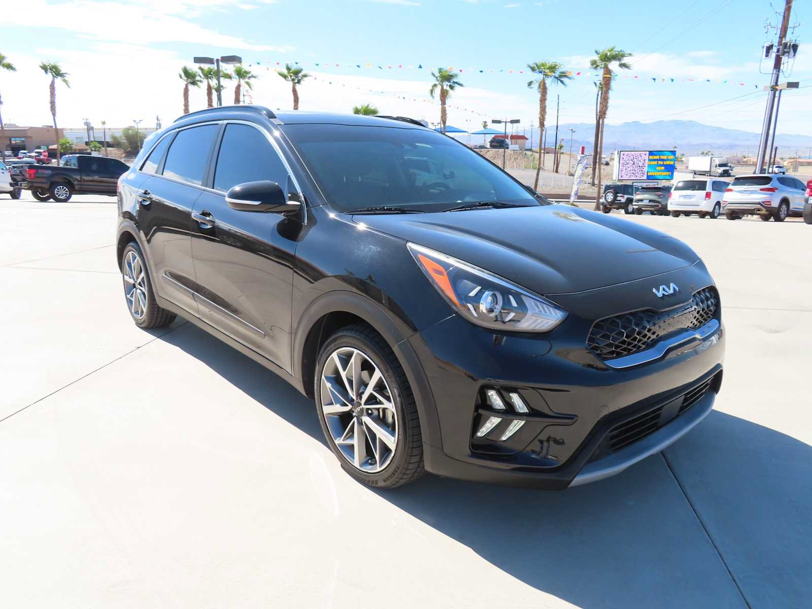 Used 2022 Kia Niro Touring Special Edition FWD image 1