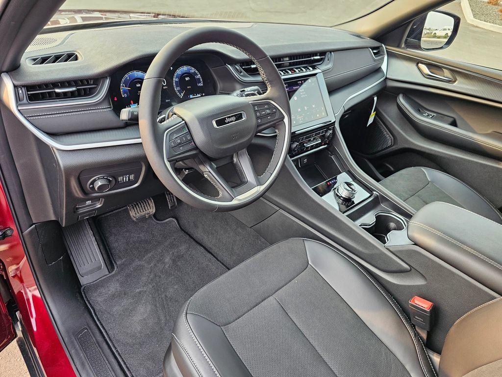 New 2025 Jeep Grand Cherokee L Altitude AWD/4WD image 2