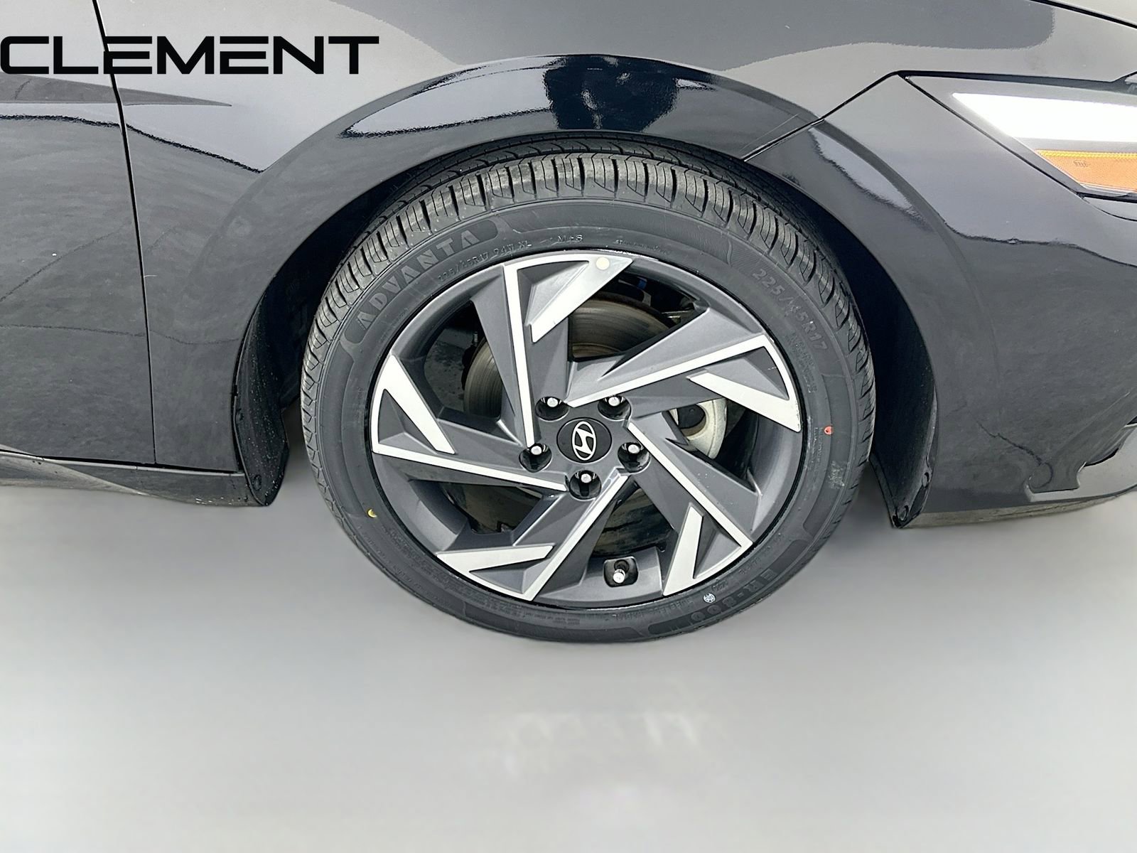 Used 2024 Hyundai Elantra Limited image 38