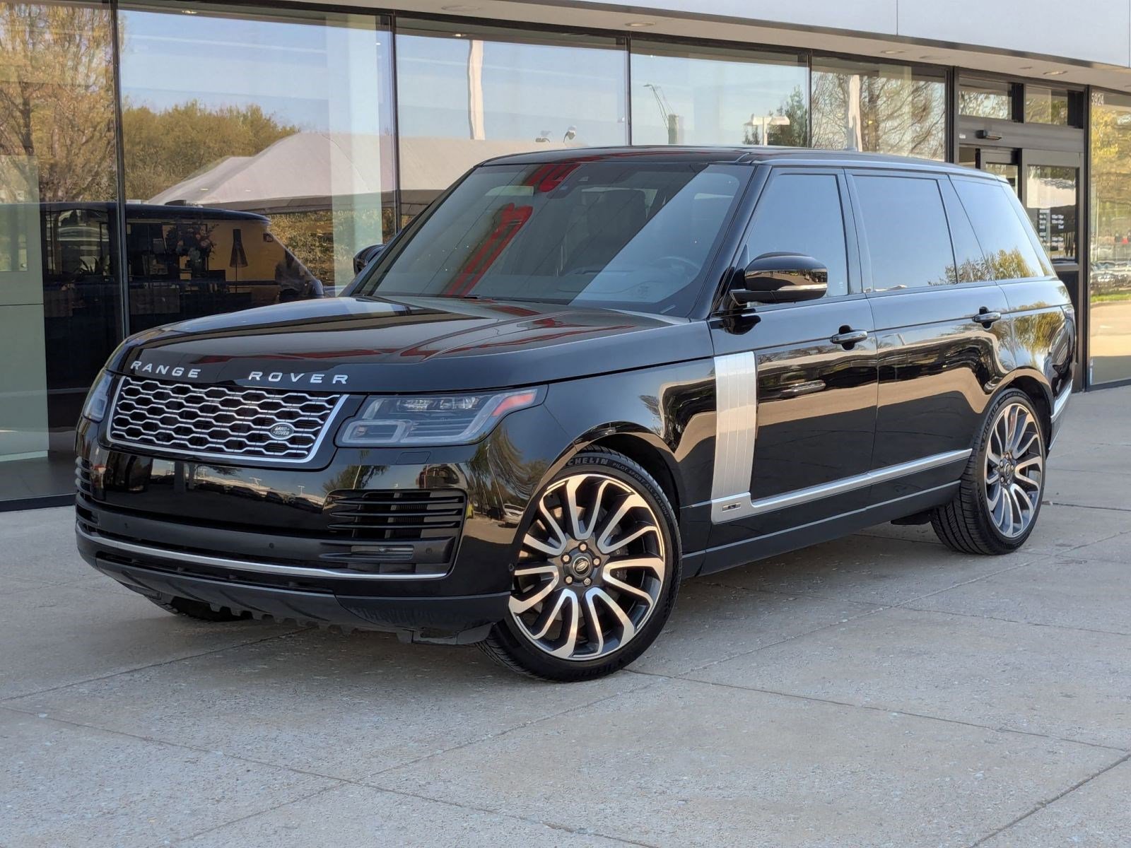 Used 2019 Land Rover Range Rover Long Wheelbase Supercharged image 1