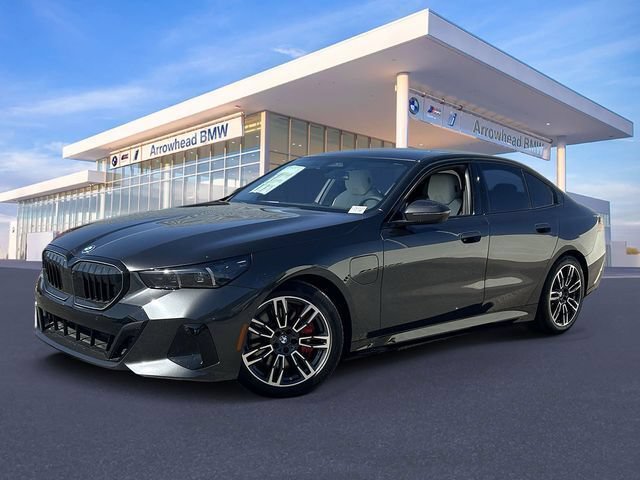 New 2026 BMW 550e xDrive w/ Premium Package AWD/4WD image 24