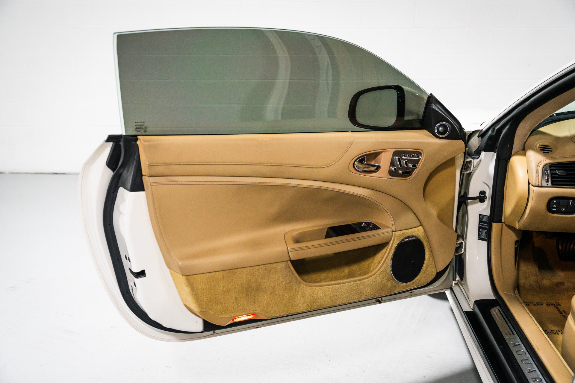 Used 2010 Jaguar XK Coupe RWD image 17
