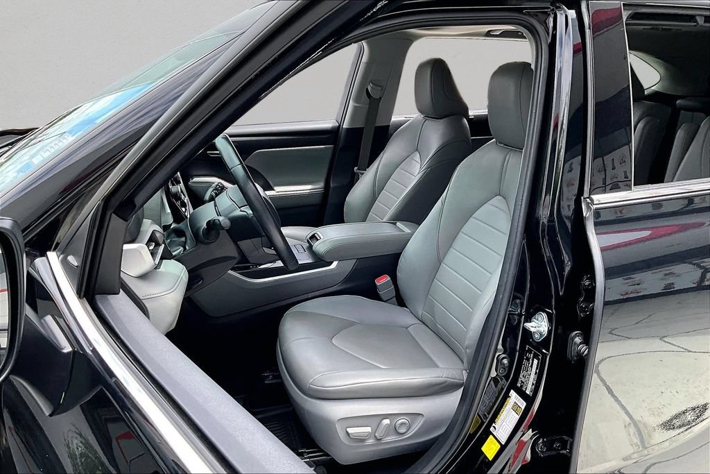 Certified 2020 Toyota Highlander XLE FWD image 23