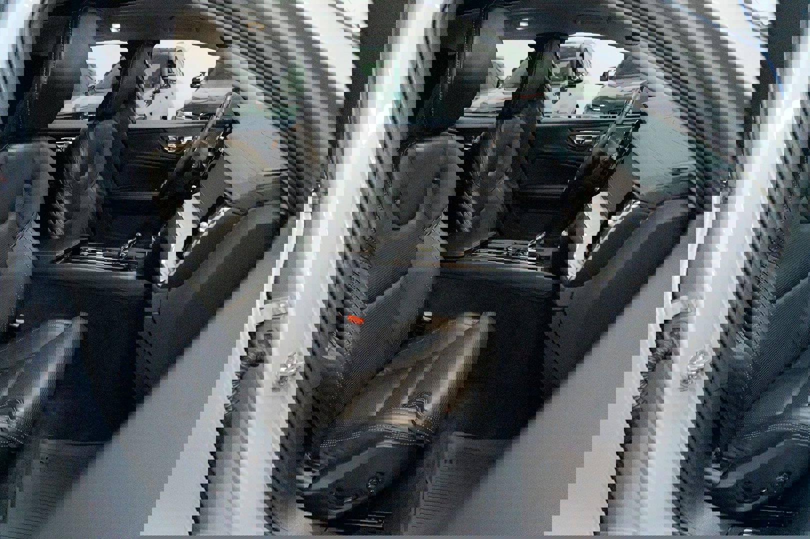 Used 2023 Volvo V60 B5 Cross Country Ultimate w/ Climate Package image 29