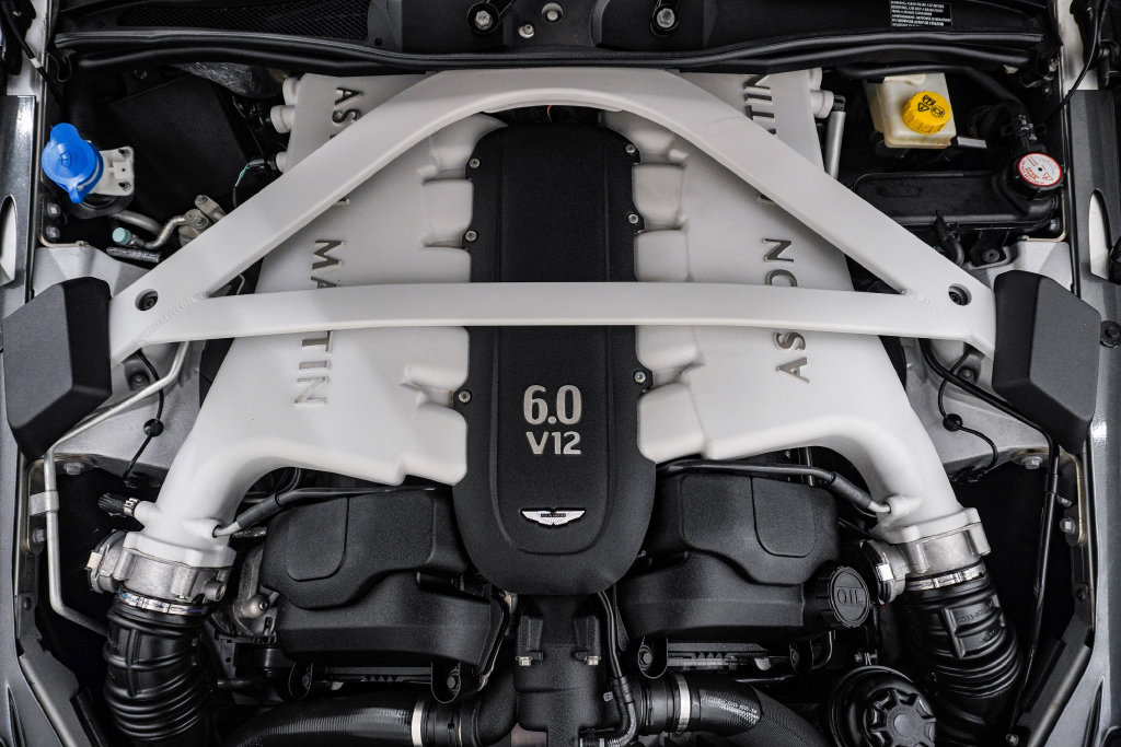 Used 2015 Aston Martin Vanquish Coupe RWD image 35