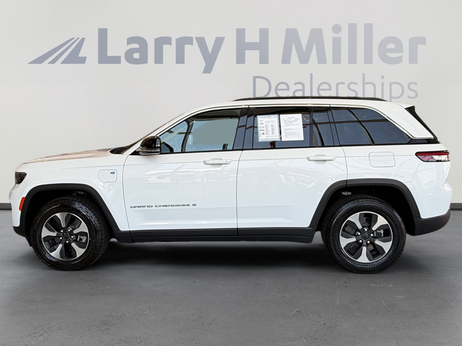 Used 2024 Jeep Grand Cherokee Limited 4xe AWD/4WD image 2