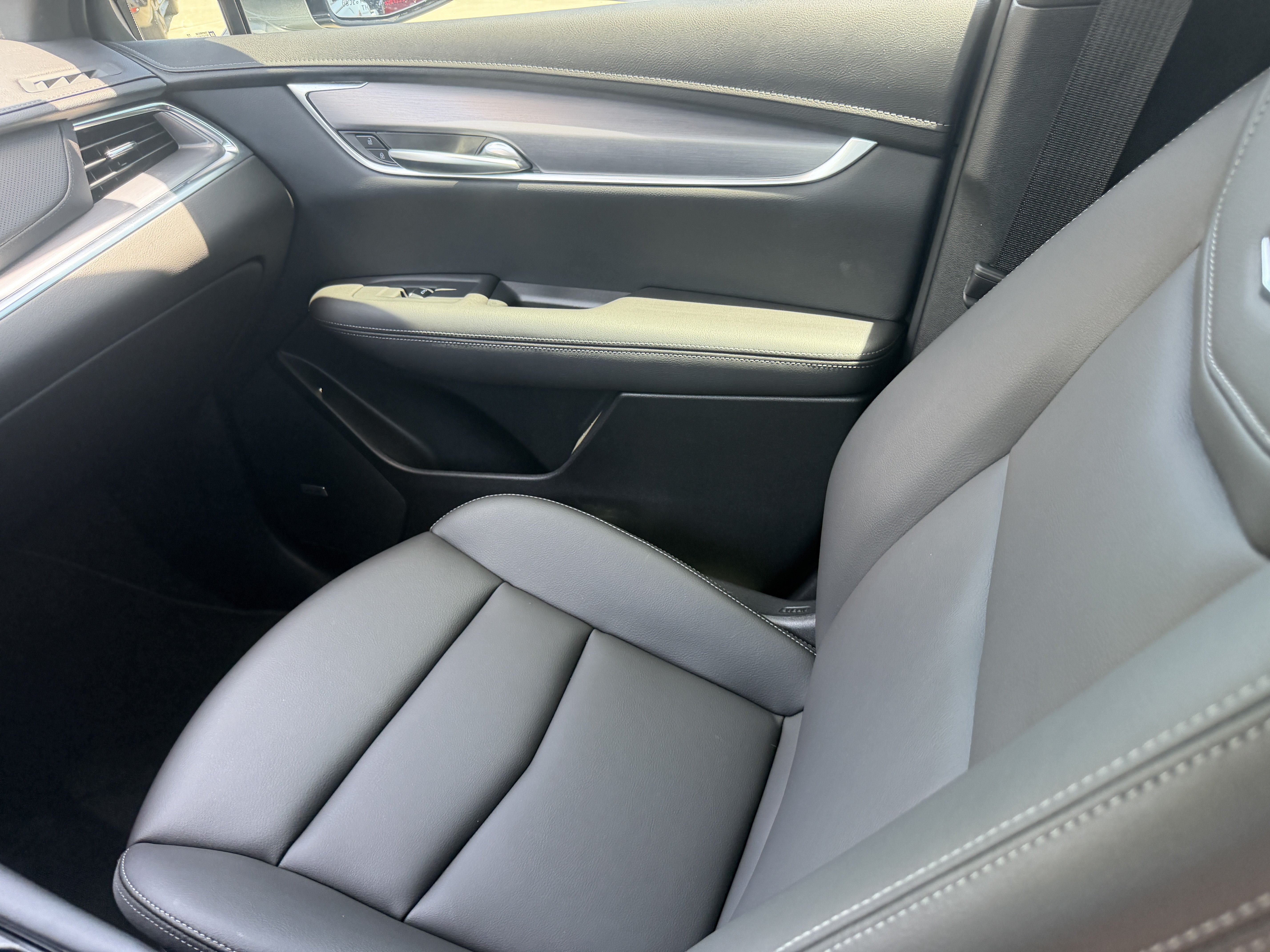 Certified 2025 Cadillac XT5 Luxury FWD image 16