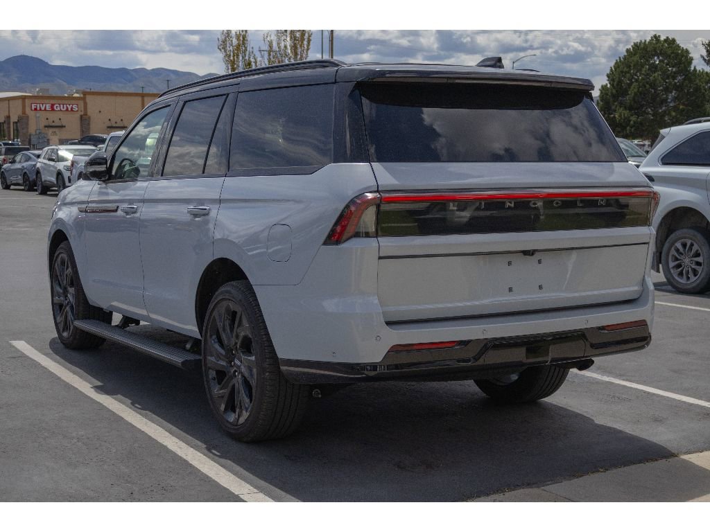 Used 2025 Lincoln Navigator Black Label AWD/4WD image 4