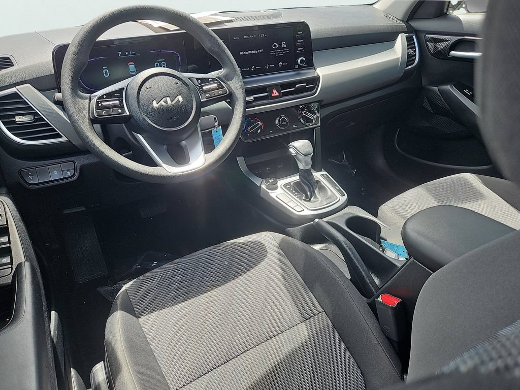 Certified 2025 Kia Seltos LX AWD/4WD image 11