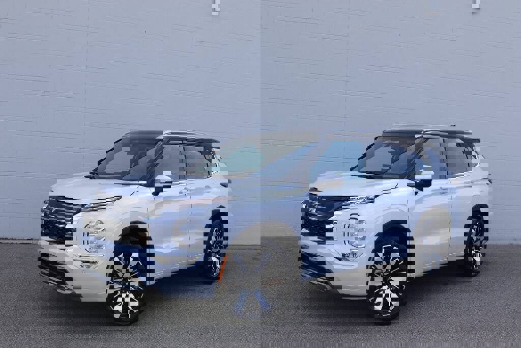 New 2025 Mitsubishi Outlander SEL image 13