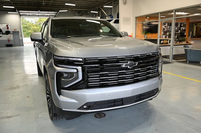 New 2026 Chevrolet Suburban High Country image 3