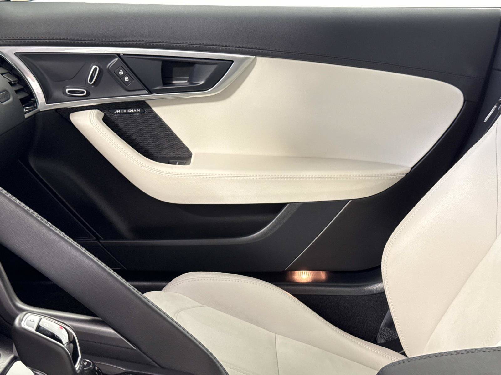 Used 2023 Jaguar F-TYPE Coupe RWD image 17