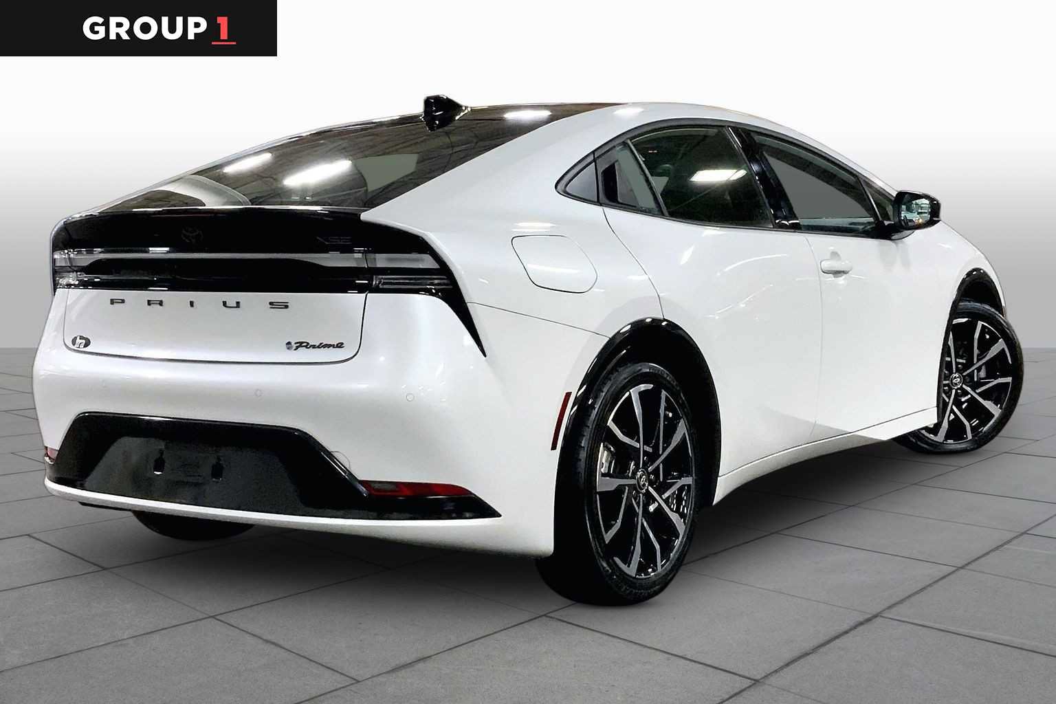 Used 2024 Toyota Prius Prime Premium FWD image 13