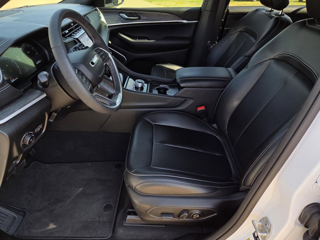 Used 2024 Jeep Grand Cherokee L Limited w/ Black Appearance Package RWD image 28
