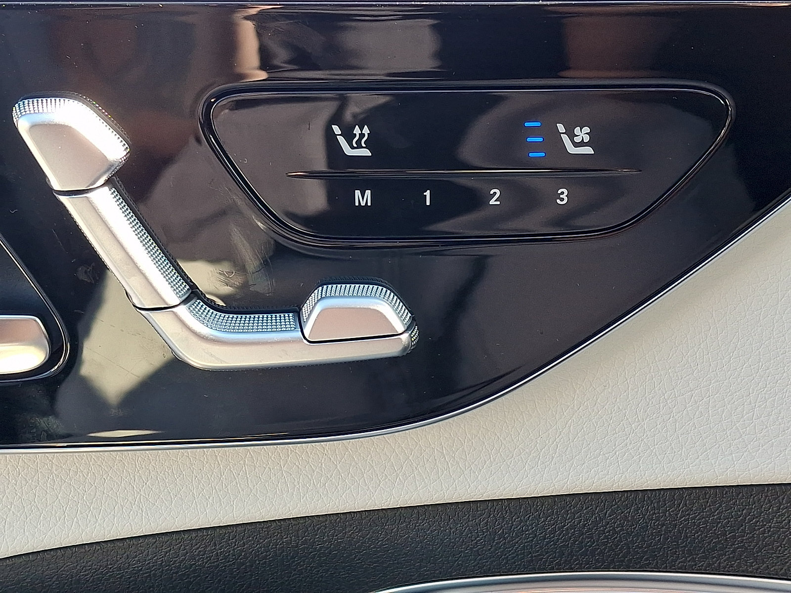 New 2026 Mercedes-Benz C 300 4MATIC Sedan image 17