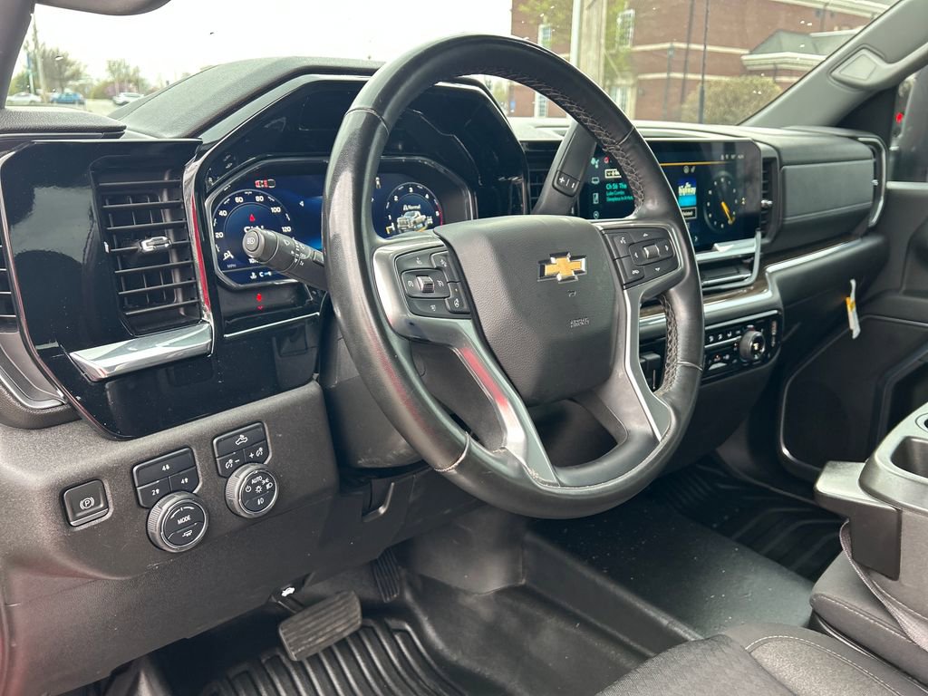 Used 2024 Chevrolet Silverado 3500 LT w/ Convenience Package image 11