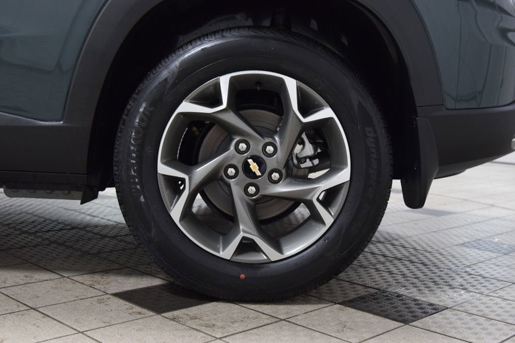 New 2026 Chevrolet Trax LT w/ Sunroof Package FWD image 24