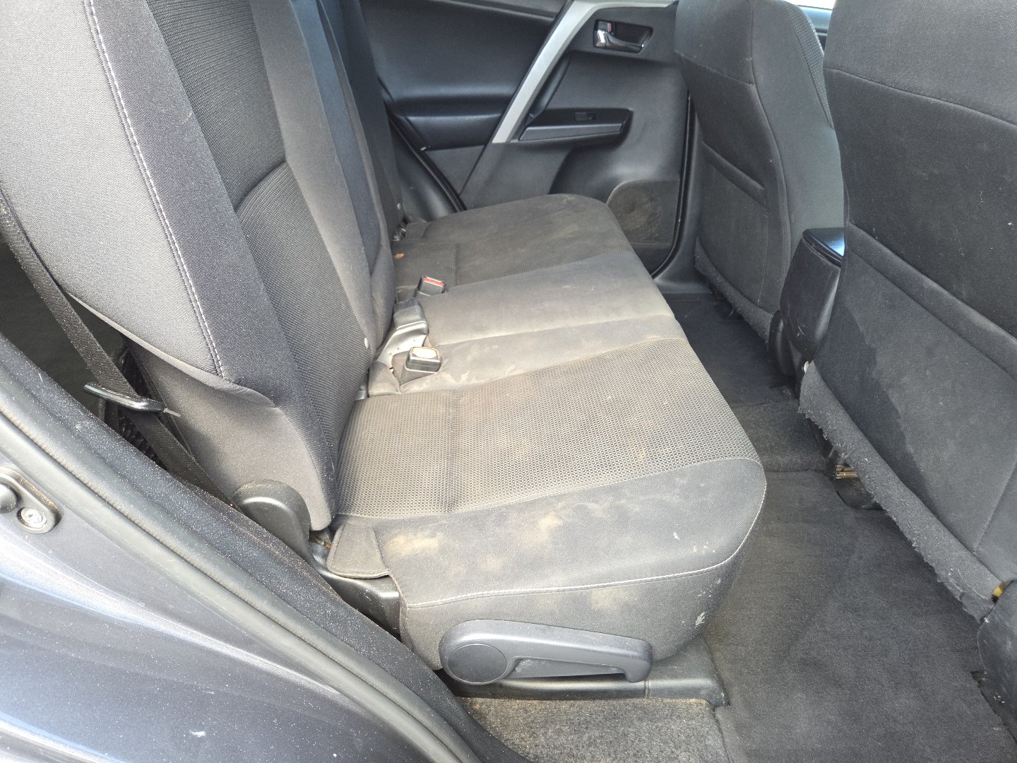 Used 2018 Toyota RAV4 XLE w/ Plus Extra Value Package FWD image 19