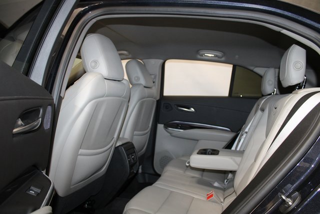 Certified 2022 Cadillac XT4 Luxury w/ Cold Weather Package image 9