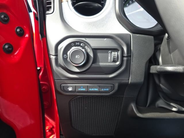 Used 2025 Jeep Wrangler Unlimited Sahara w/ Safety Group image 21