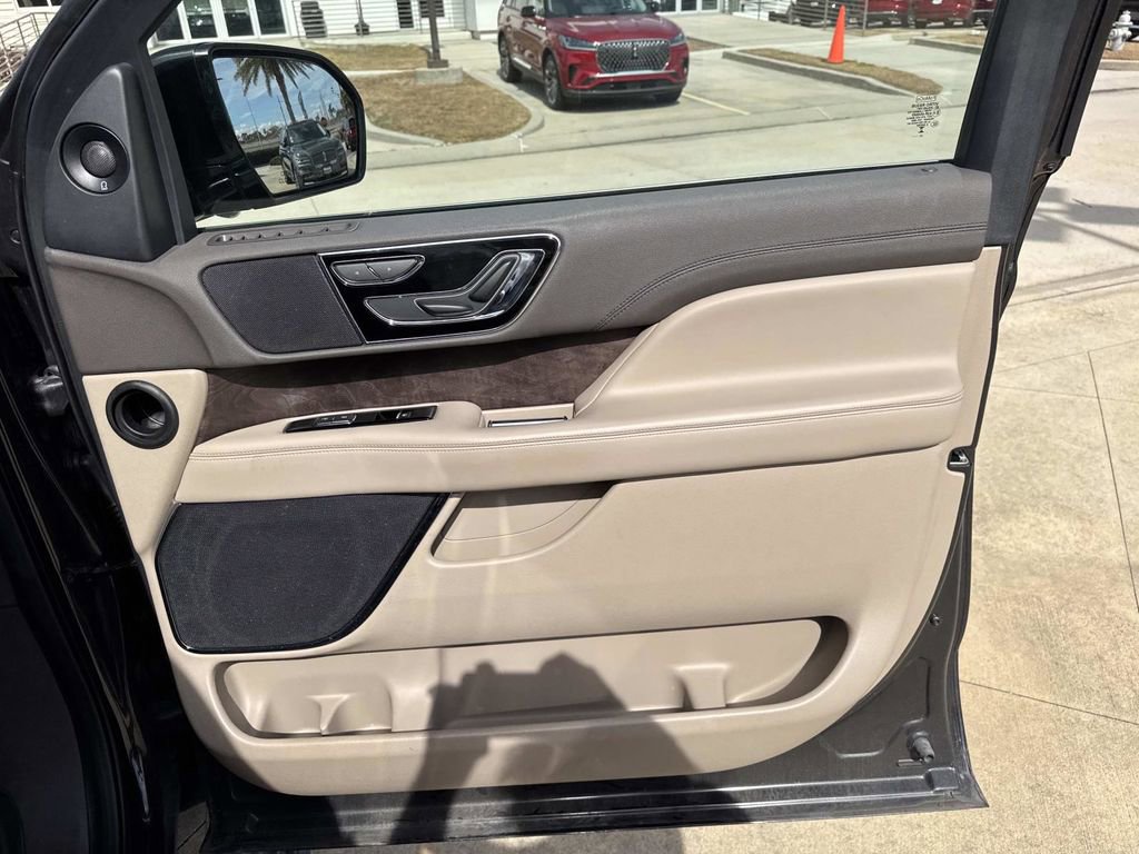 Certified 2024 Lincoln Navigator Premiere image 14