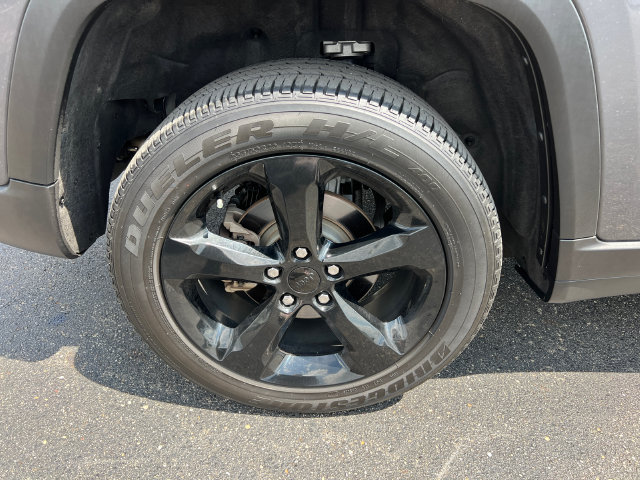 Certified 2025 Jeep Grand Cherokee Altitude AWD/4WD image 10