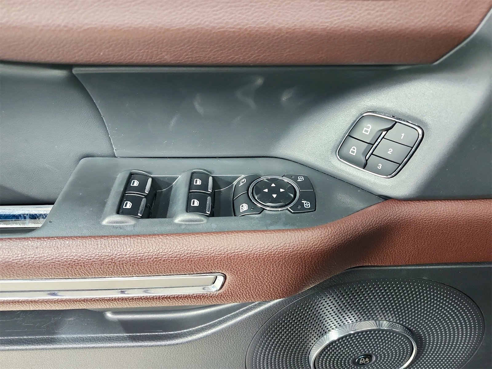 Used 2024 Ford Expedition Limited image 34