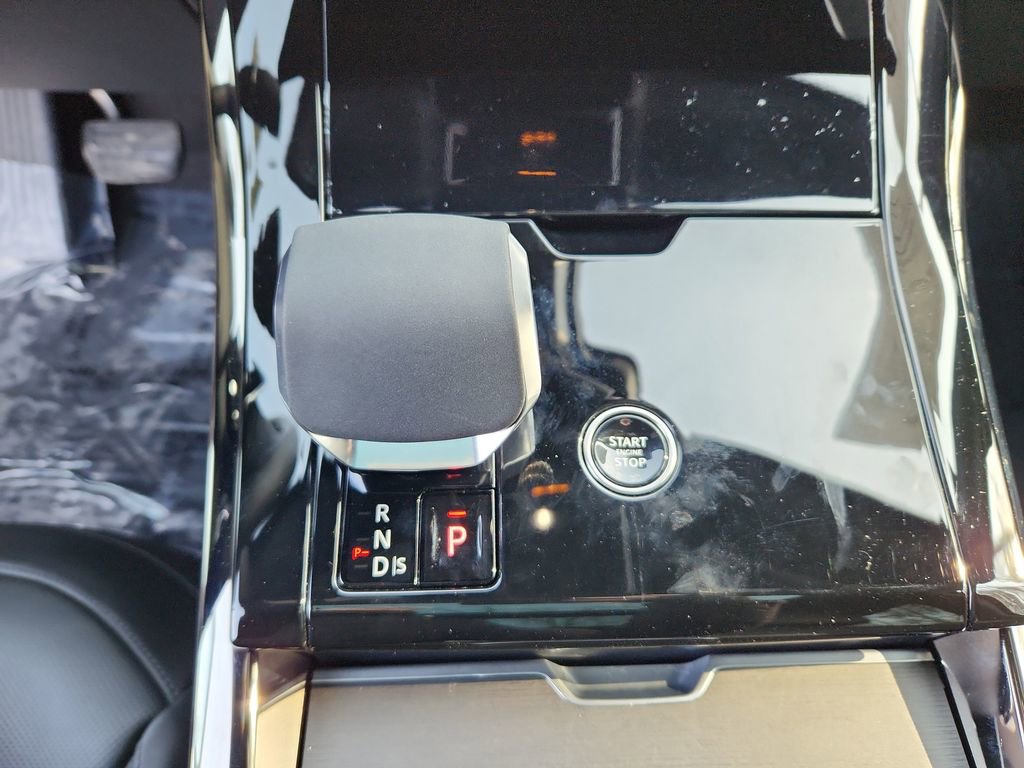 Used 2025 Land Rover Range Rover Sport SE image 16