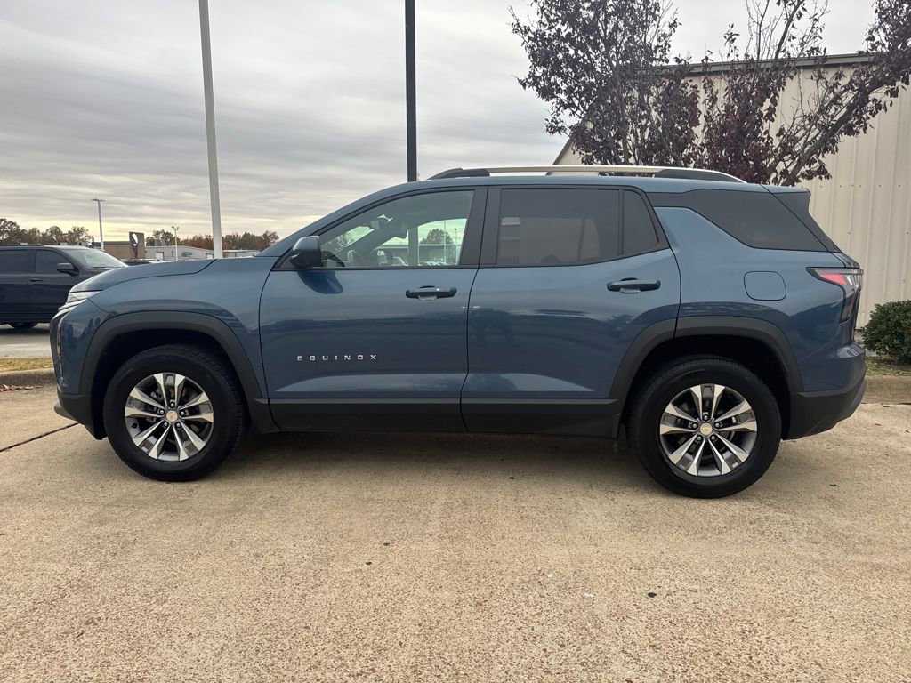 Used 2025 Chevrolet Equinox LT w/ Convenience Package II image 2