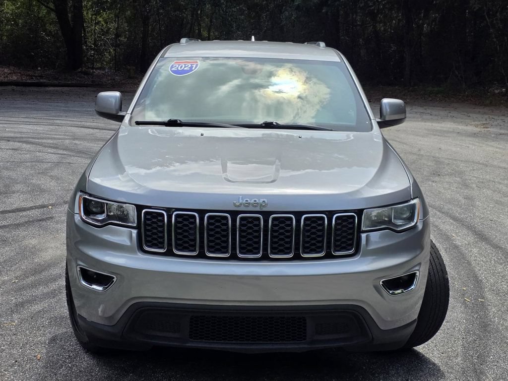 Used 2021 Jeep Grand Cherokee Laredo AWD/4WD image 2
