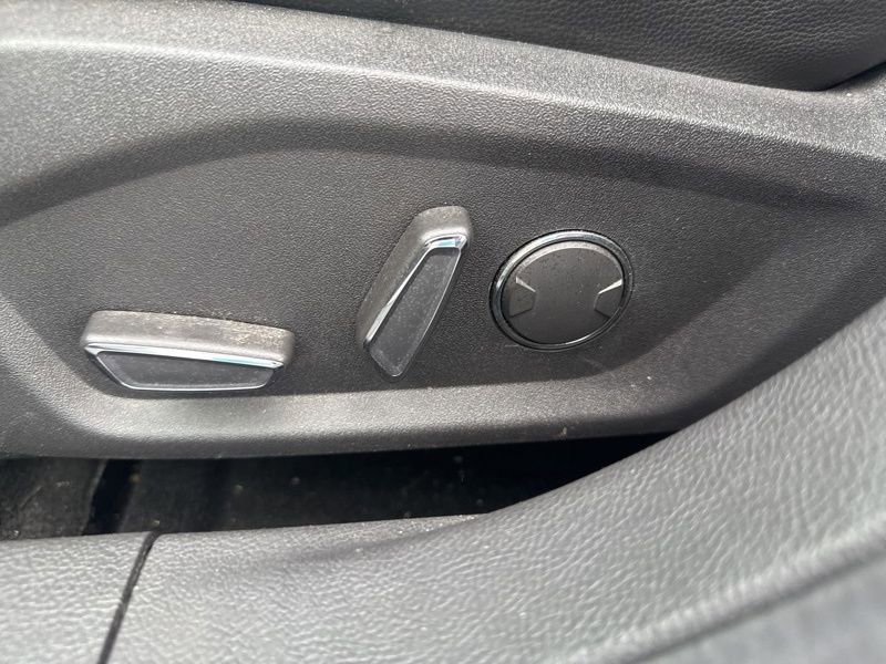 Used 2014 Ford Fusion SE w/ Equipment Group 202A FWD image 13