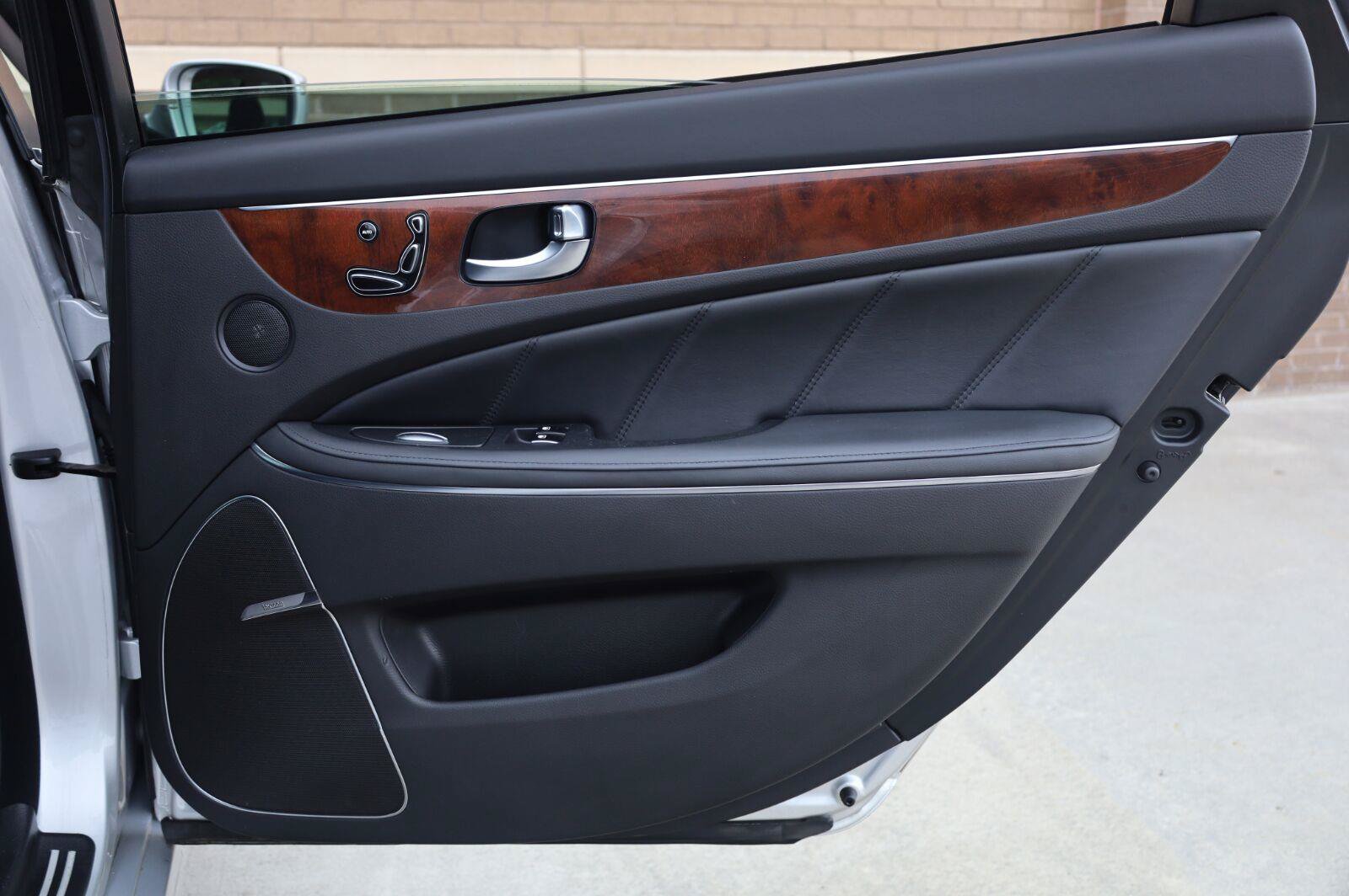 Used 2015 Hyundai Equus Signature RWD image 23