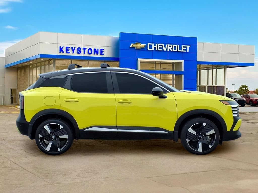Used 2025 Nissan Kicks SR FWD image 8