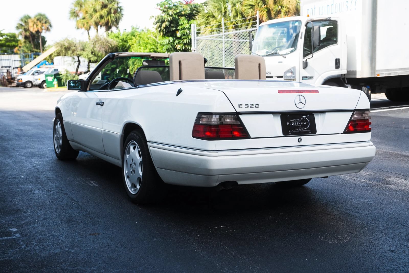 Used 1995 Mercedes-Benz E 320 Convertible image 10