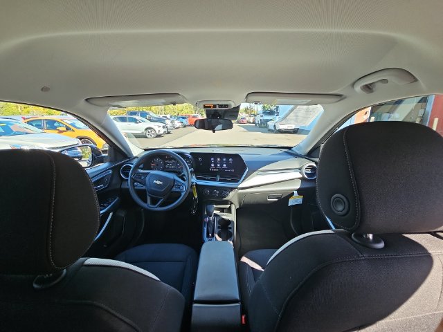 Used 2025 Chevrolet Trax LS w/ LS Convenience Package FWD image 29