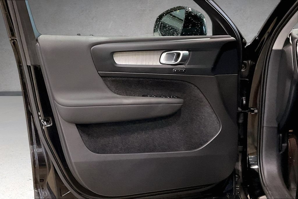 Certified 2024 Volvo XC40 B5 Core AWD/4WD image 21