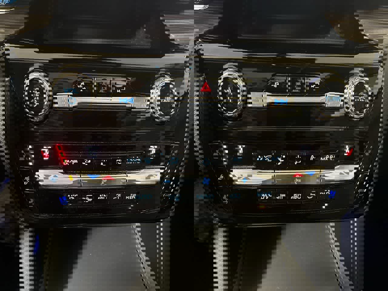 Used 2021 Ford Explorer Limited w/ Equipment Group 301A image 21