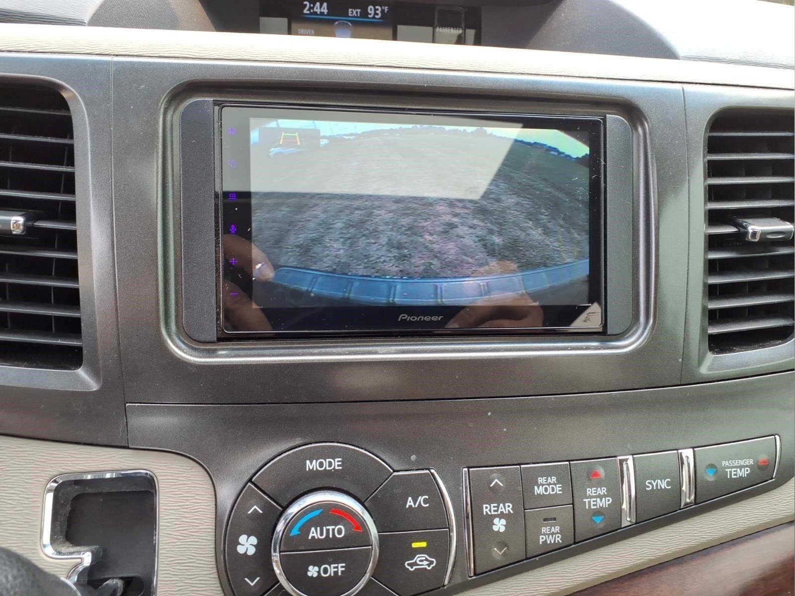Used 2013 Toyota Sienna XLE FWD image 25