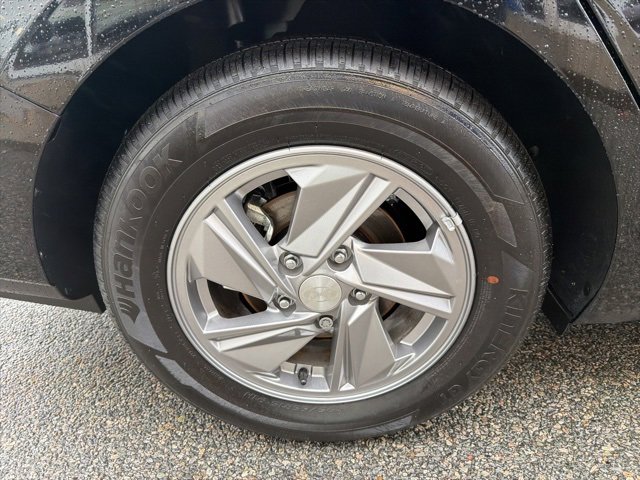 Used 2025 Hyundai Elantra SE image 39