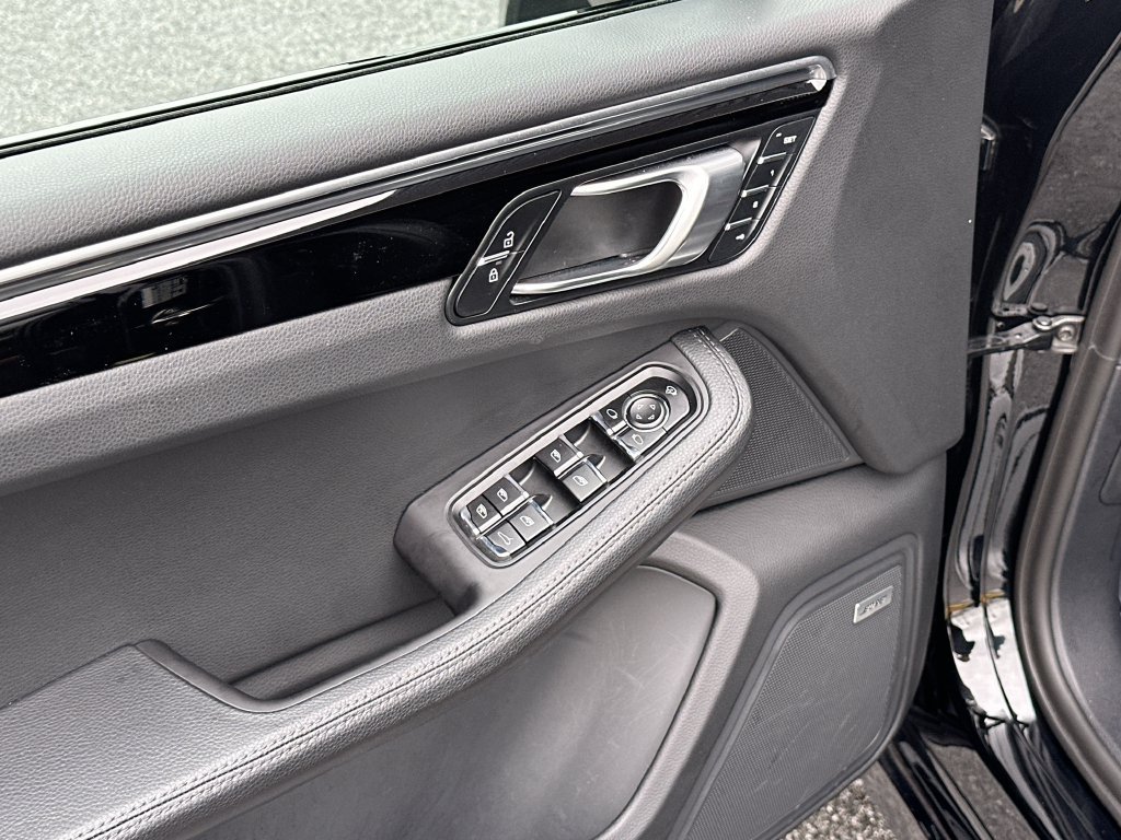 Certified 2023 Porsche Macan S AWD/4WD image 20