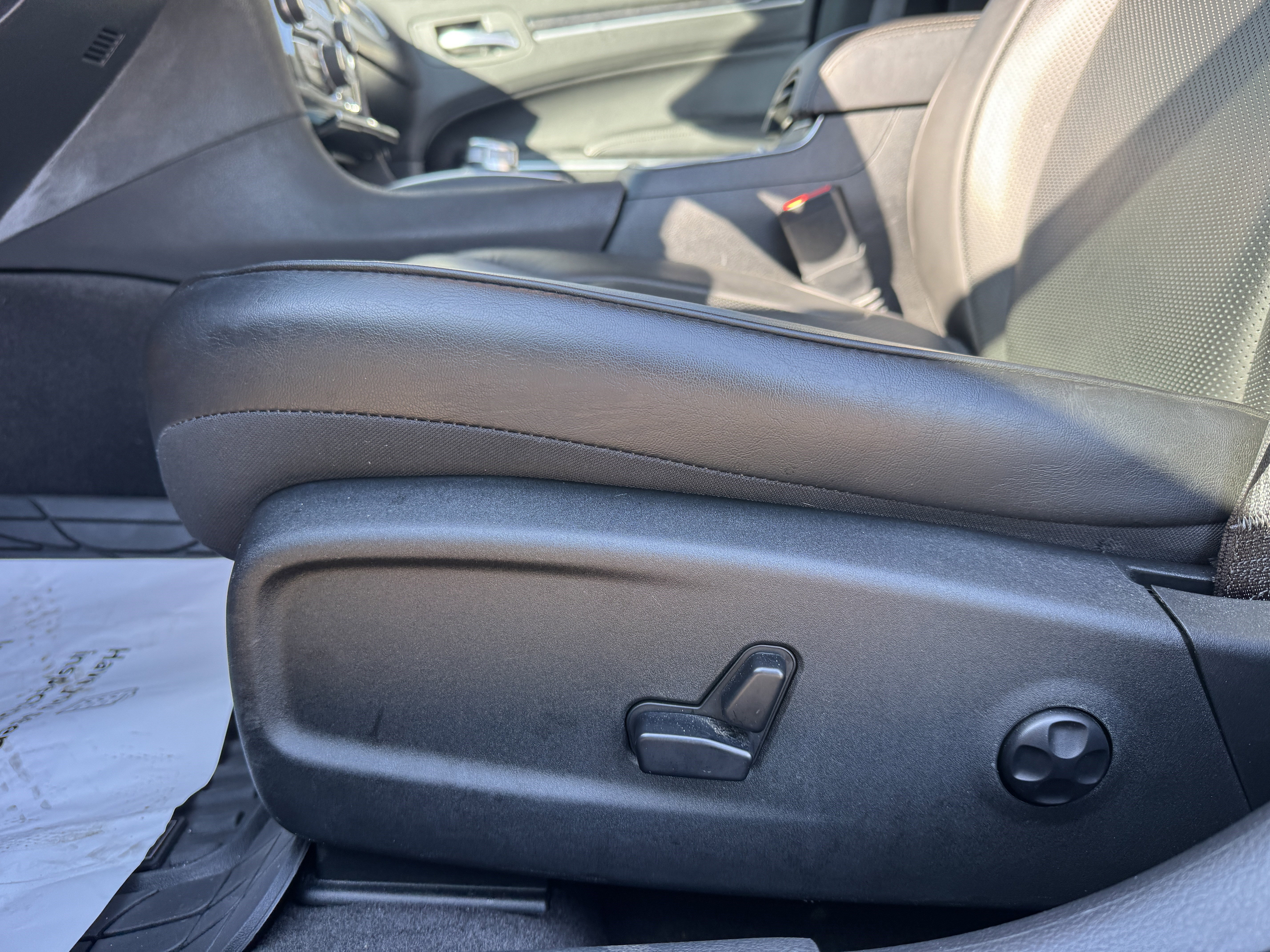 Used 2018 Chrysler 300 Limited w/ Safetytec Plus Group RWD image 12