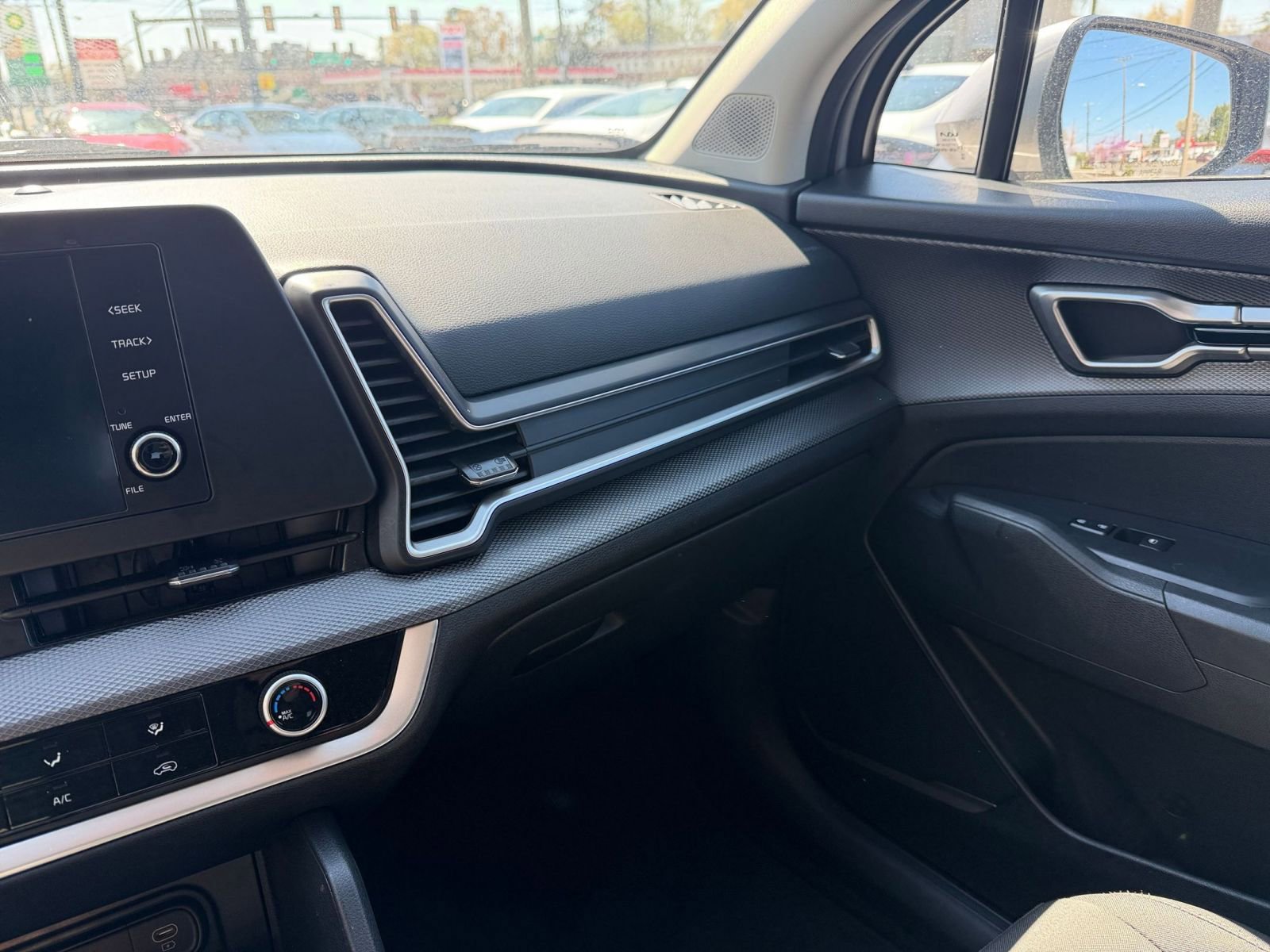 Used 2025 Kia Sportage LX image 34