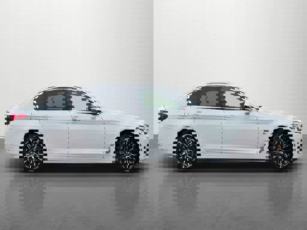 Used 2022 BMW 530e 530e w/ Premium Package image 7