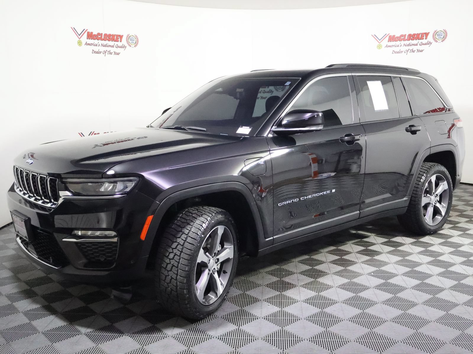 Used 2024 Jeep Grand Cherokee Limited 4xe w/ Luxury Tech Group II AWD/4WD image 16